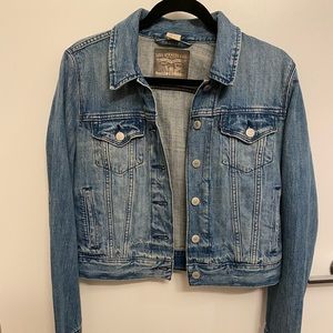 Levi Strauss Denim Cropped Jacket. Size Medium